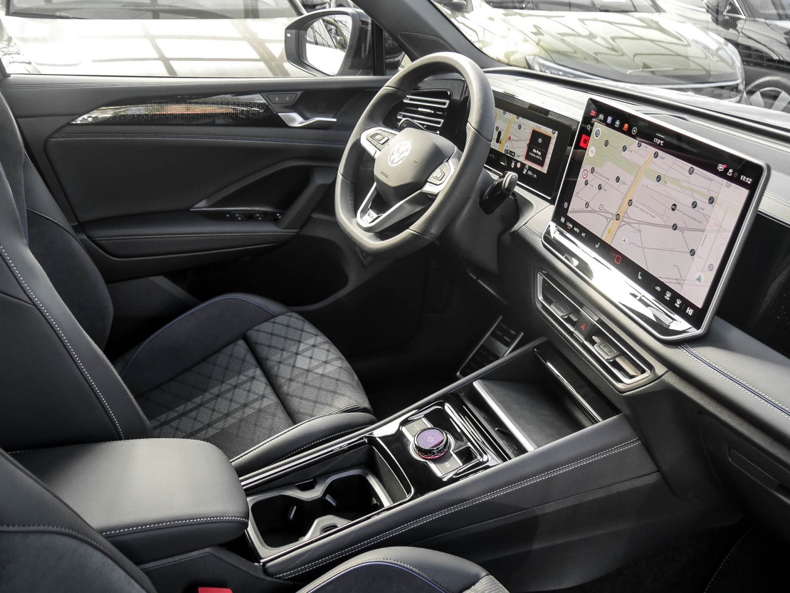Volkswagen Tiguan 2.0 TDI R-LINE DSG BLACKSTYLE AHK HD-MATRIX LM20
