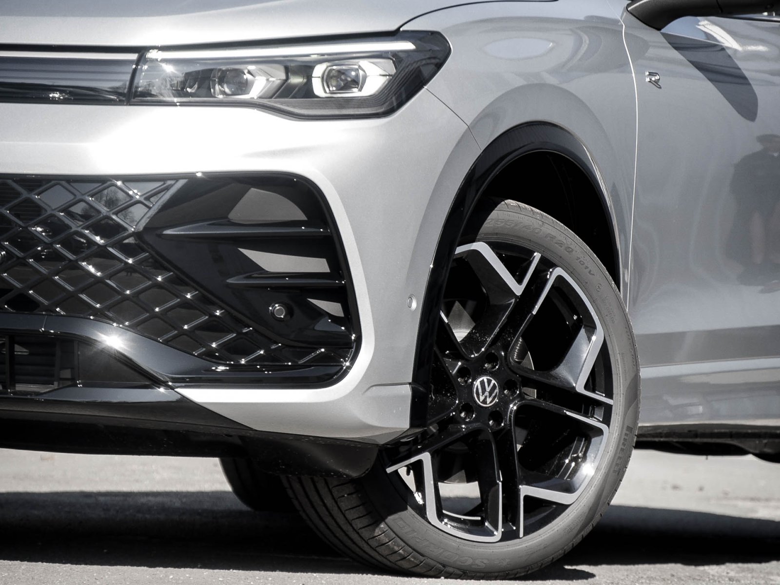 Volkswagen Tiguan 2.0 TDI R-LINE DSG BLACKSTYLE AHK HD-MATRIX LM20