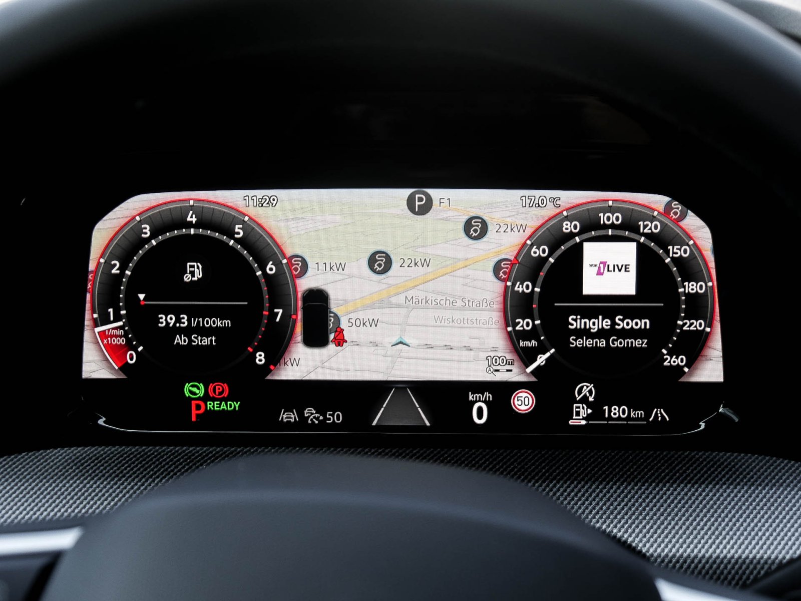 Volkswagen Golf Variant 1.5 R-LINE DSG BLACKSTYLE PANO LM18