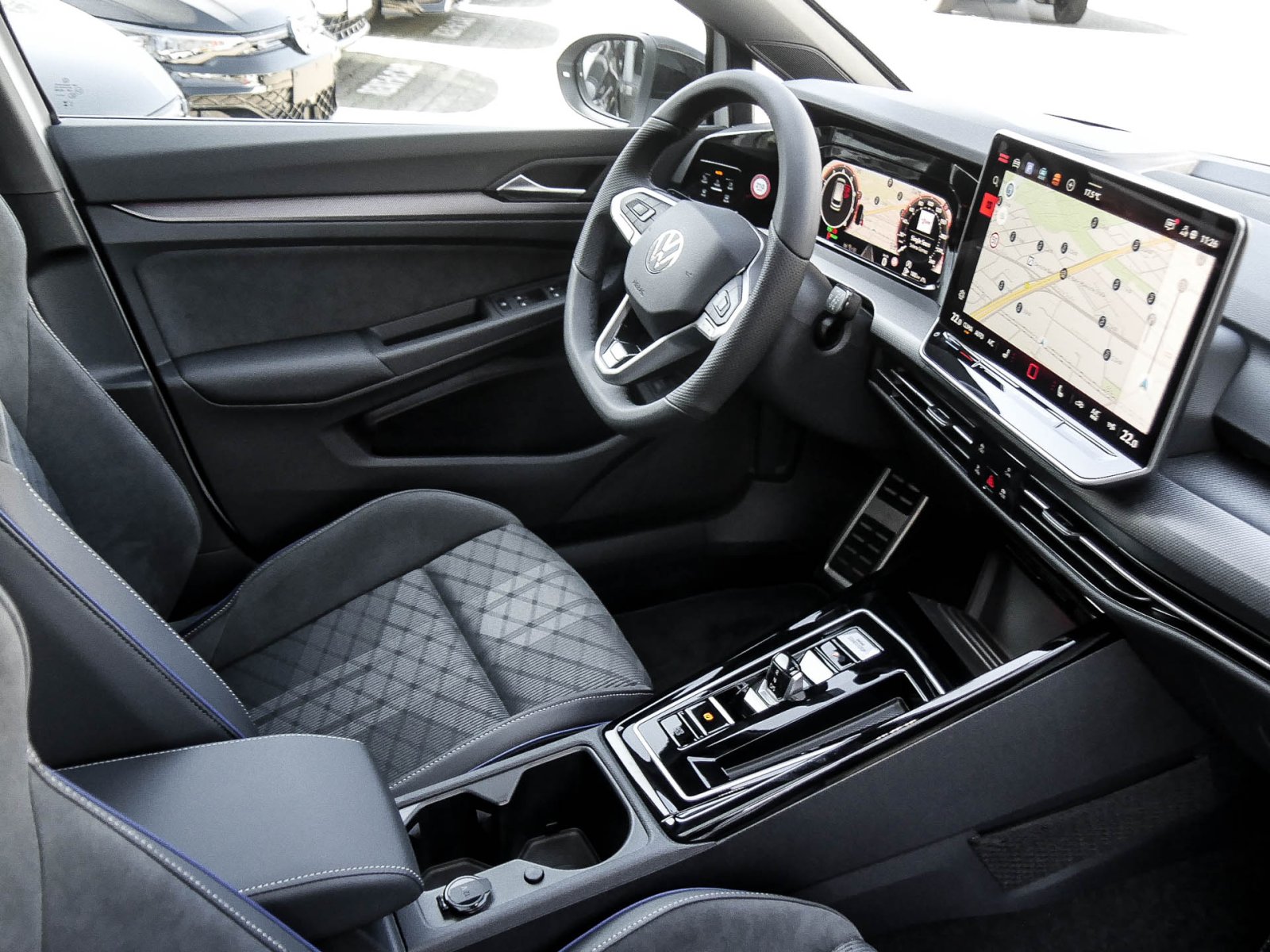 Volkswagen Golf Variant 1.5 R-LINE DSG BLACKSTYLE PANO LM18