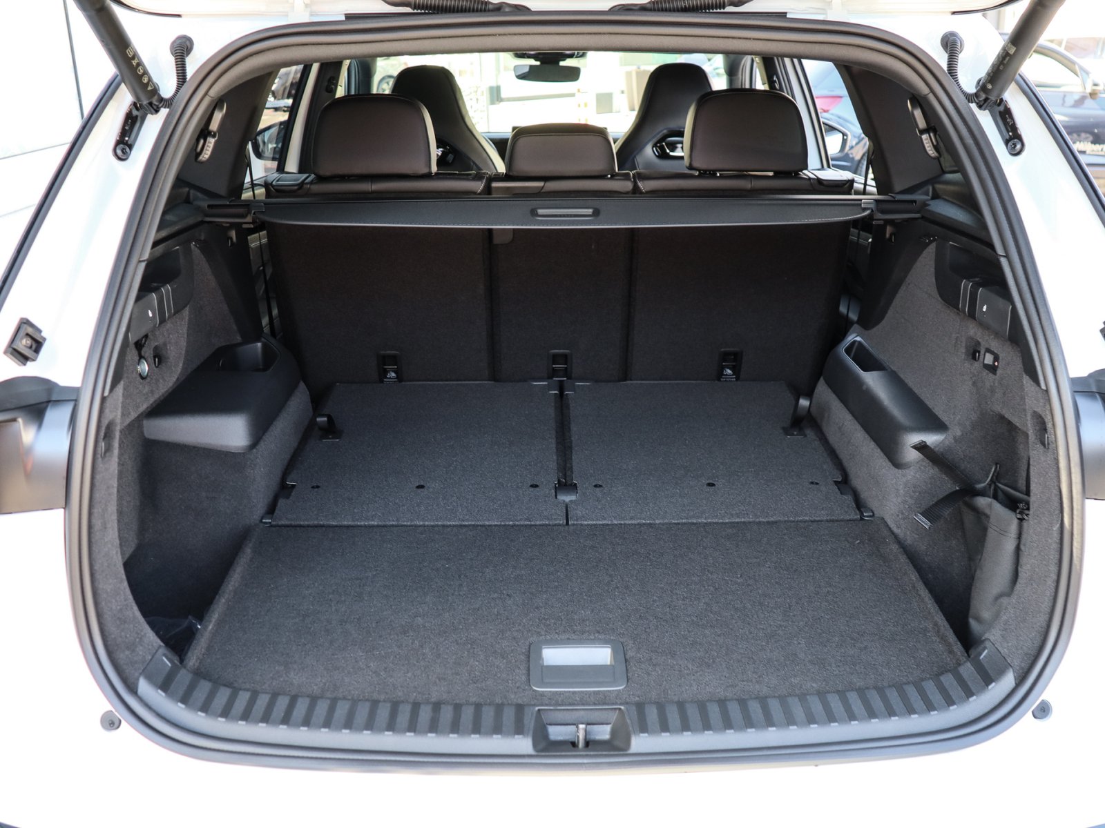 Volkswagen Tayron 2.0 TDI 4MOTION R-LINE DSG 7SITZE AHK BLACKSTYLE HD-MATRIX