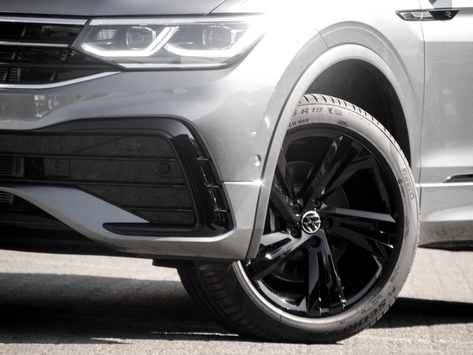Volkswagen Tiguan Allspace 2.0 TDI 4MOTION R-LINE DSG 7SITZE BLACKSTYLE AHK