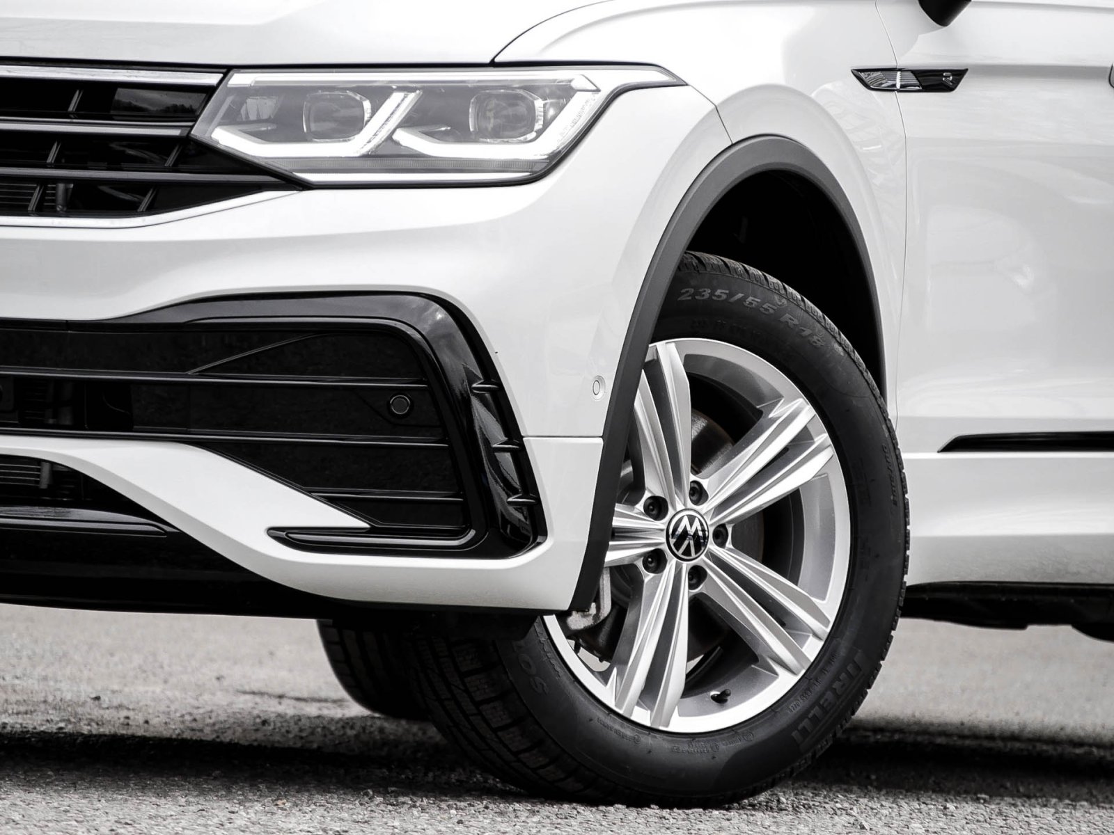 Volkswagen Tiguan Allspace 2.0 TDI 4MOTION R-LINE DSG PANO AHK LM20 BLACKSTYLE