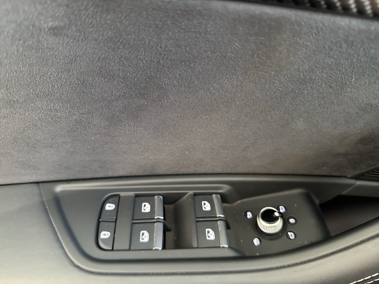 Audi RS4 Avant Qu. ESSENTIALS PANO B&O ALU20" SPORTABGAS