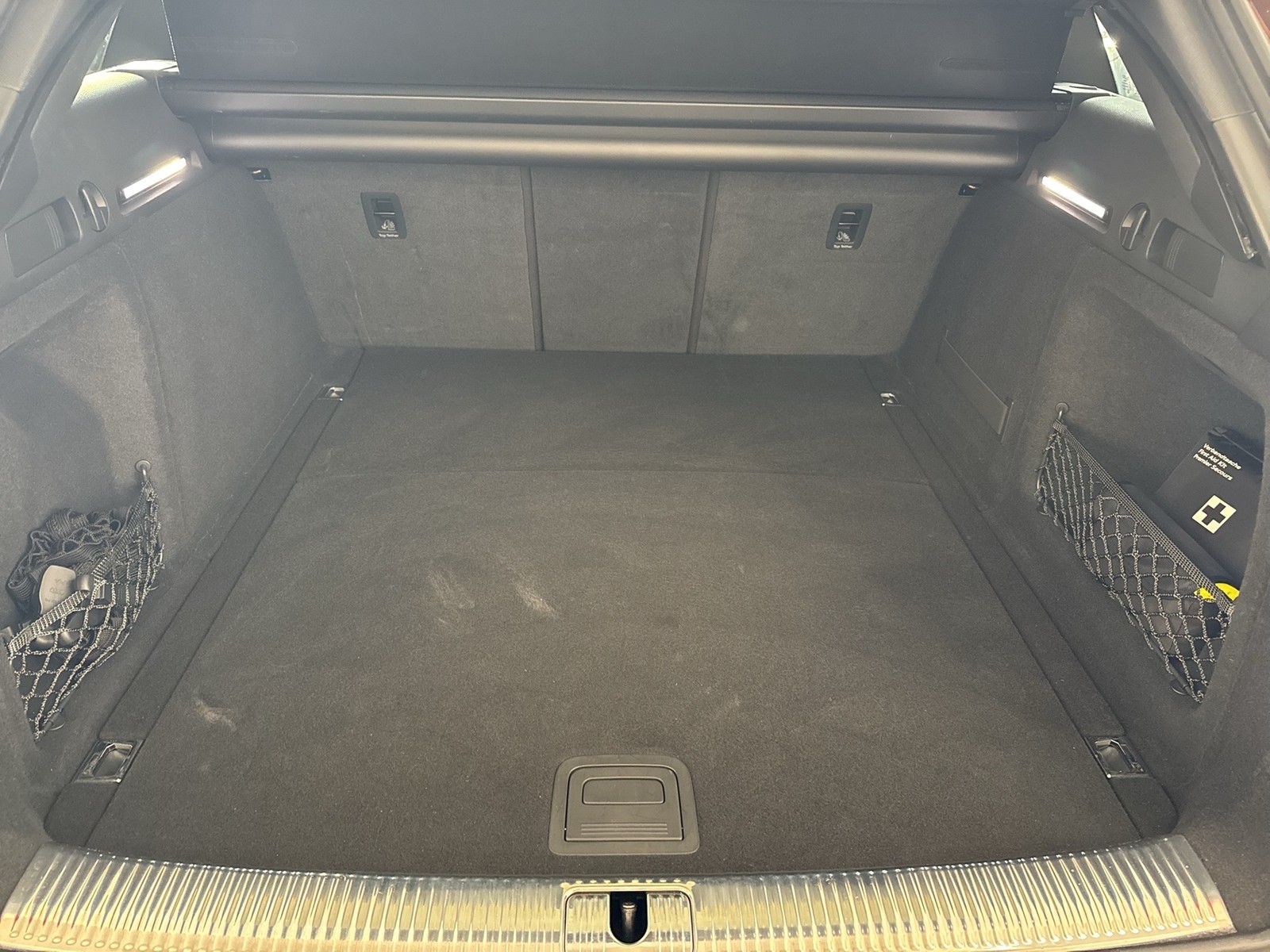 Audi RS4 Avant Qu. ESSENTIALS PANO B&O ALU20" SPORTABGAS
