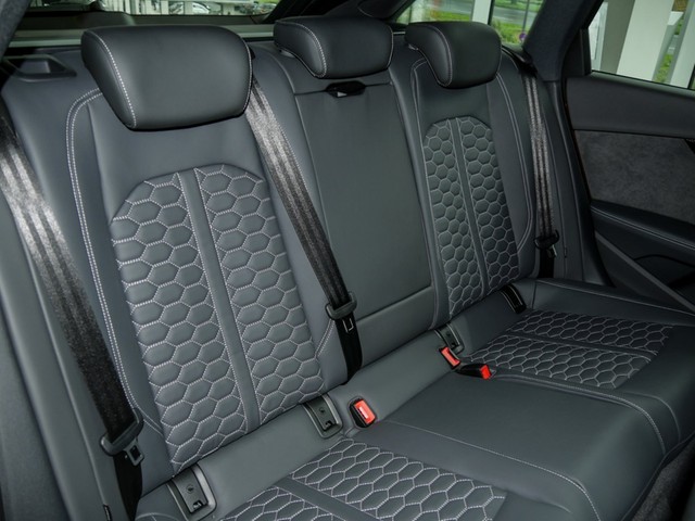 Audi RS 4 Avant Qu. ESSENTIALS PANO B&O ALU20" SPORTABGAS
