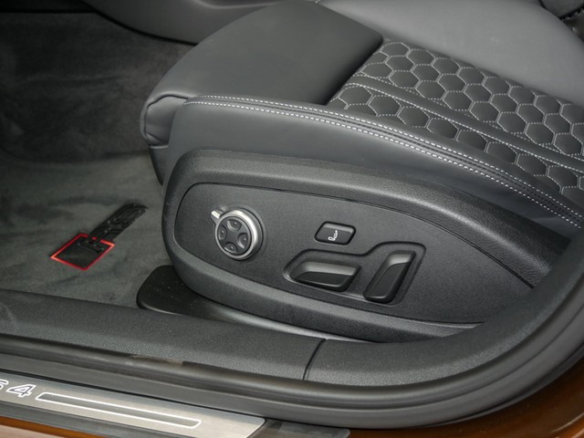 Audi RS 4 Avant Qu. ESSENTIALS PANO B&O ALU20" SPORTABGAS