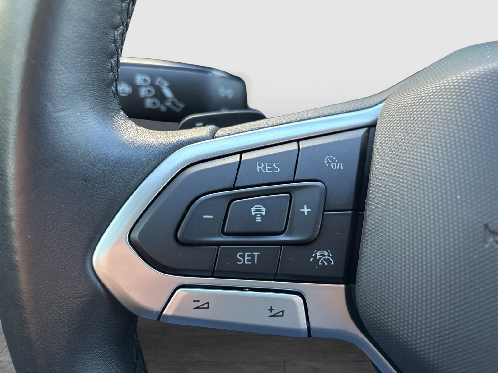 Volkswagen Golf VIII 1.5 eTSI STYLE KAMERA CONNECT SITZHEIZUNG