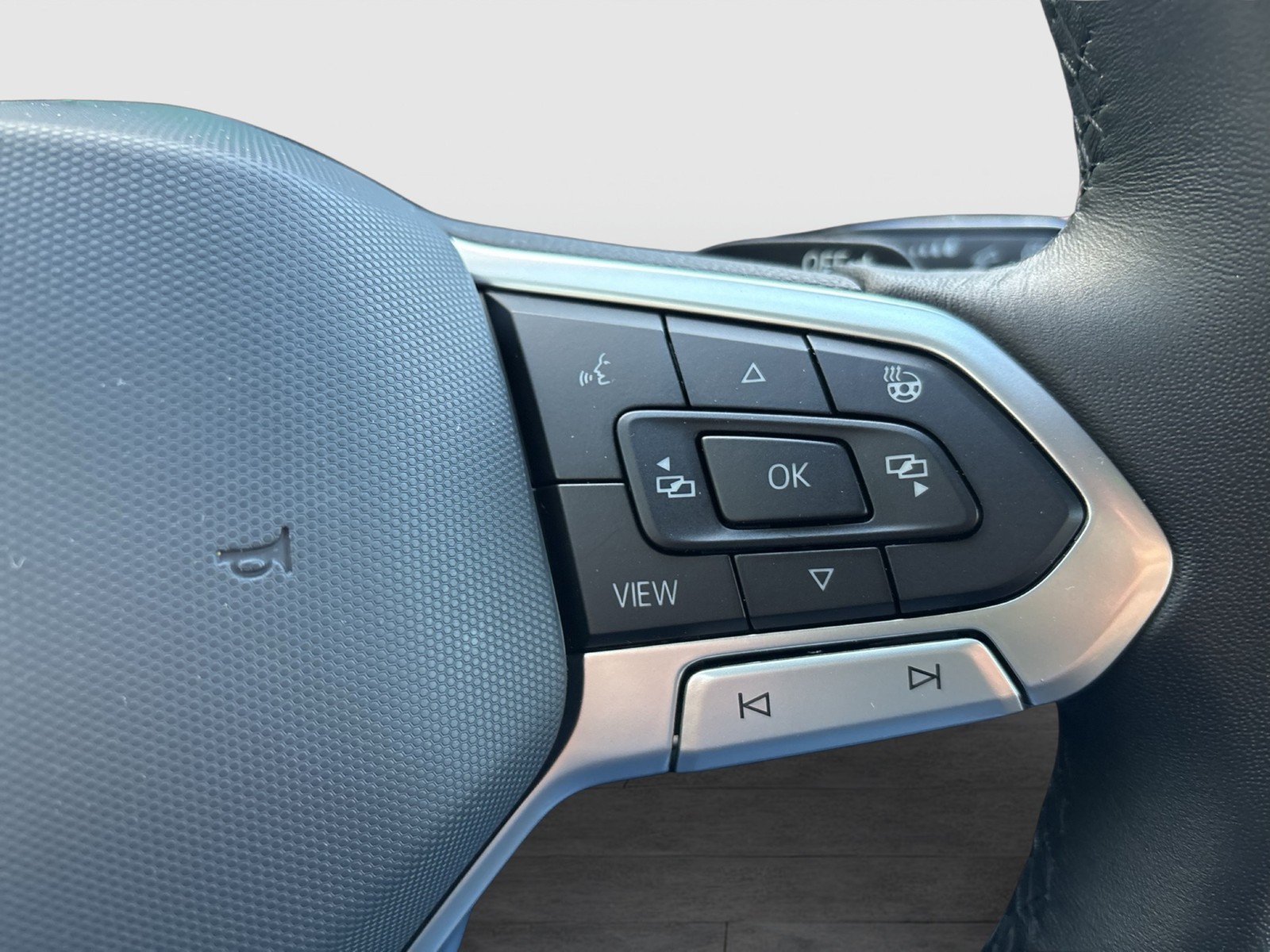 Volkswagen Golf VIII 1.5 eTSI STYLE KAMERA CONNECT SITZHEIZUNG