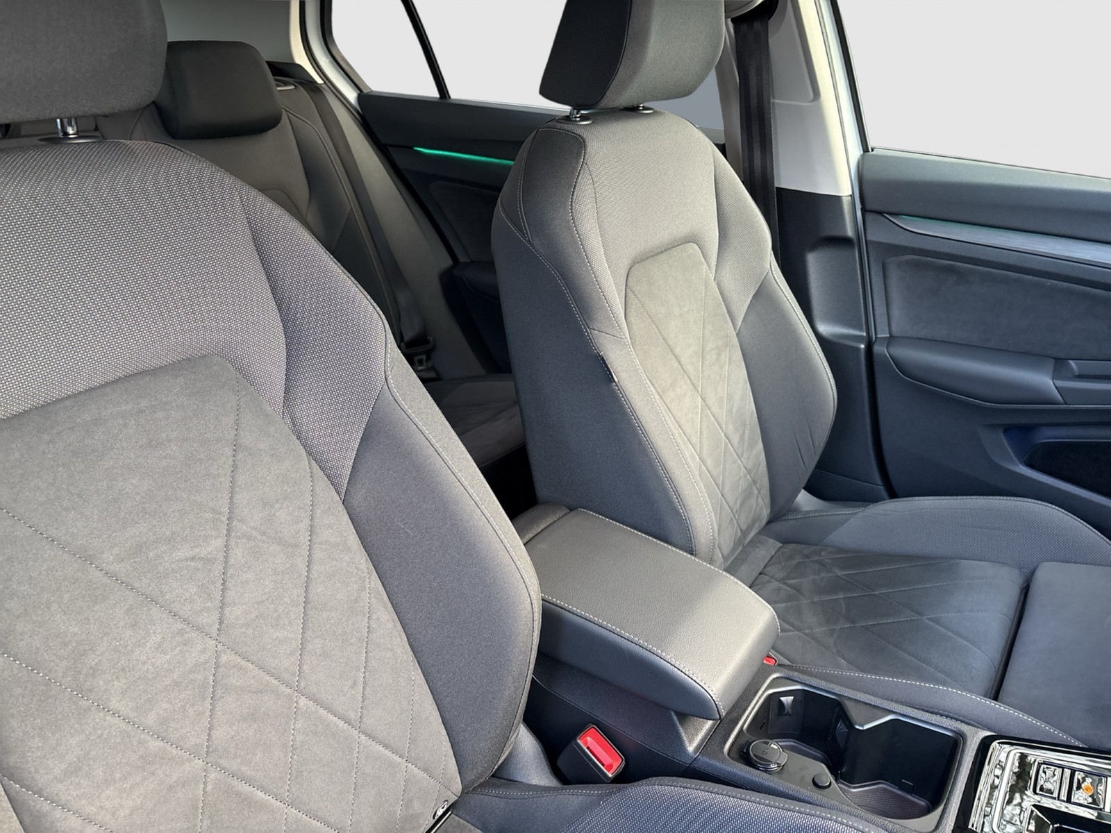 Volkswagen Golf VIII 1.5 eTSI STYLE KAMERA CONNECT SITZHEIZUNG