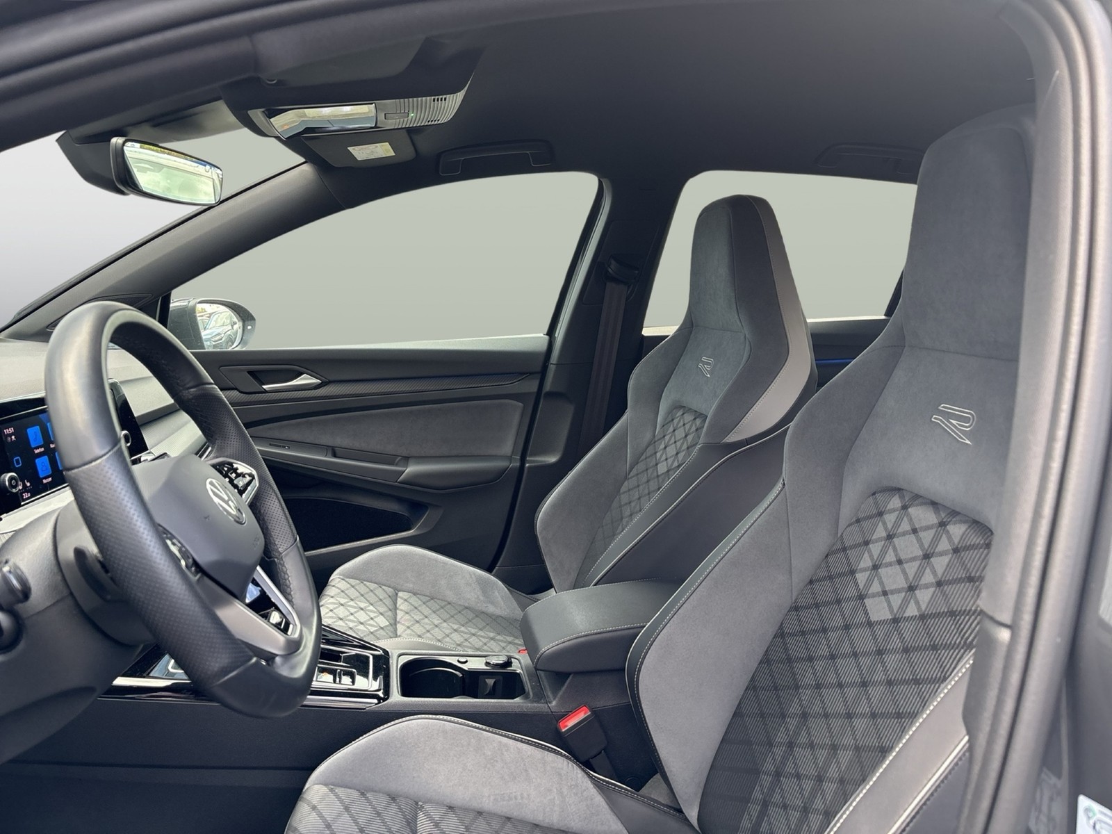 Volkswagen Golf VIII 1.5 eTSI R-LINE LM17 CARPLAY SITZHEIZ.