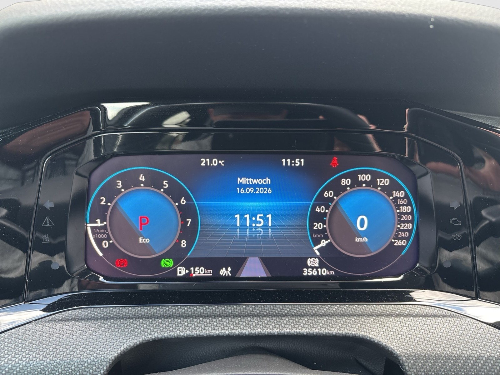 Volkswagen Golf VIII 1.5 eTSI R-LINE LM17 CARPLAY SITZHEIZ.