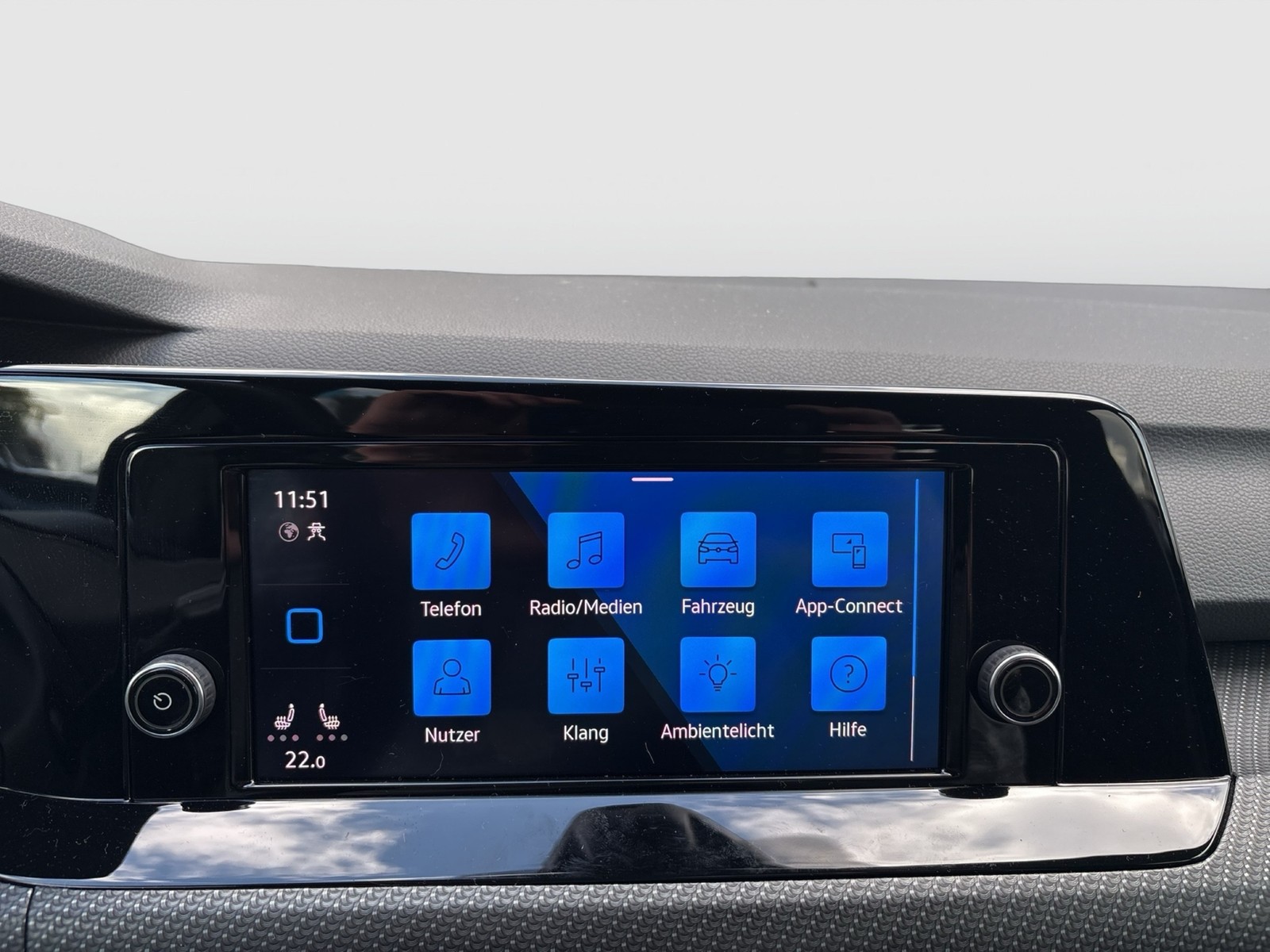 Volkswagen Golf VIII 1.5 eTSI R-LINE LM17 CARPLAY SITZHEIZ.