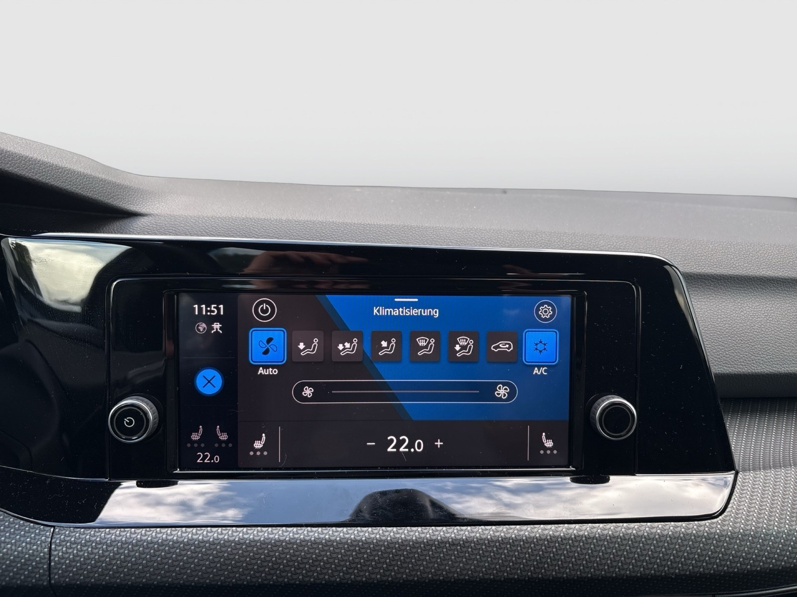Volkswagen Golf VIII 1.5 eTSI R-LINE LM17 CARPLAY SITZHEIZ.