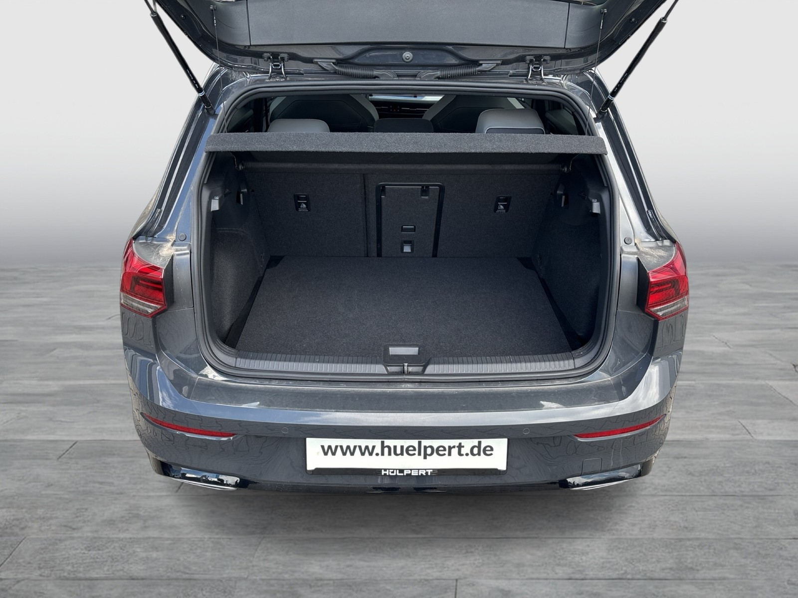 Volkswagen Golf VIII 1.5 eTSI R-LINE LM17 CARPLAY SITZHEIZ.