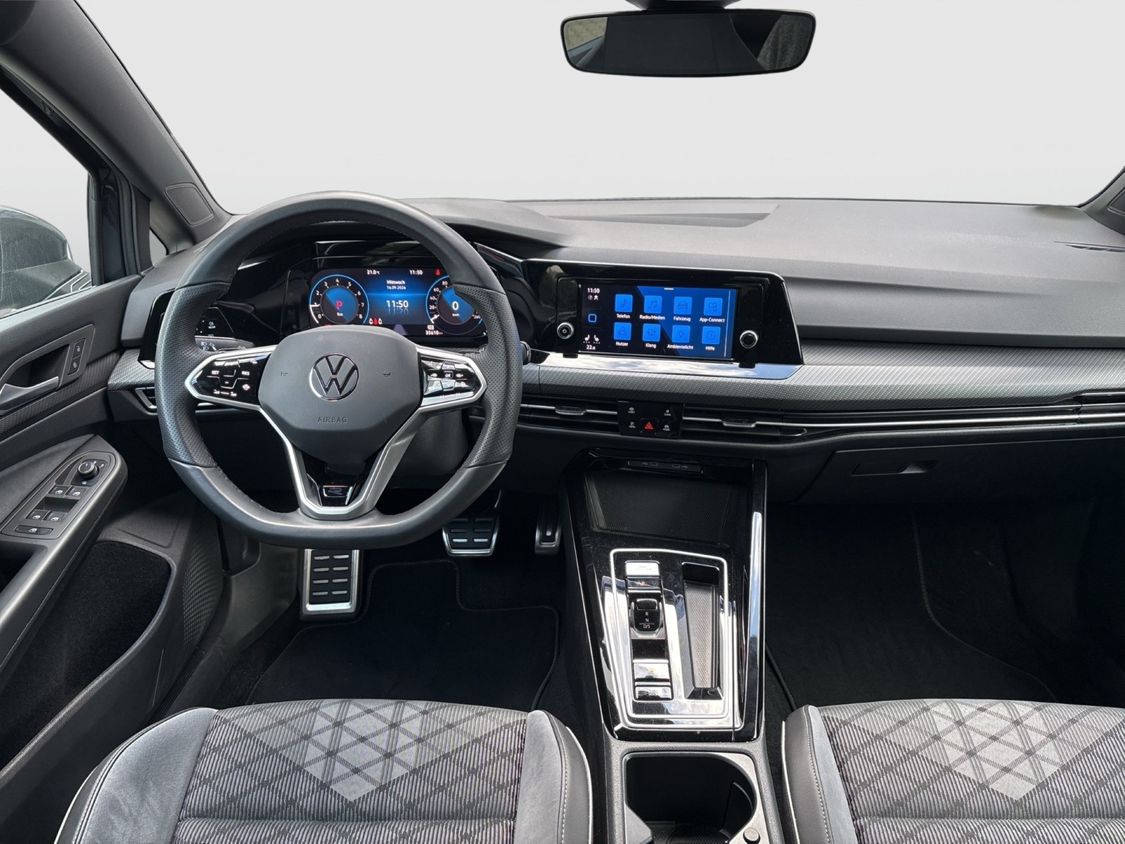 Volkswagen Golf VIII 1.5 eTSI R-LINE LM17 CARPLAY SITZHEIZ.