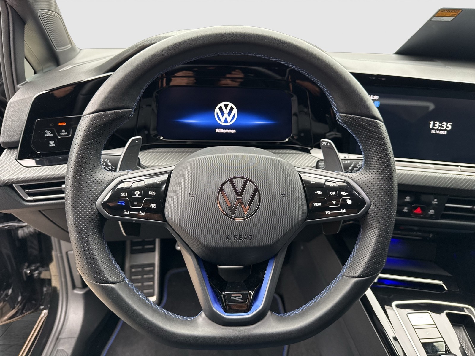 Volkswagen Golf VIII 2.0 R PERFORMANCE 4X4 AKRAPOVIC LM19