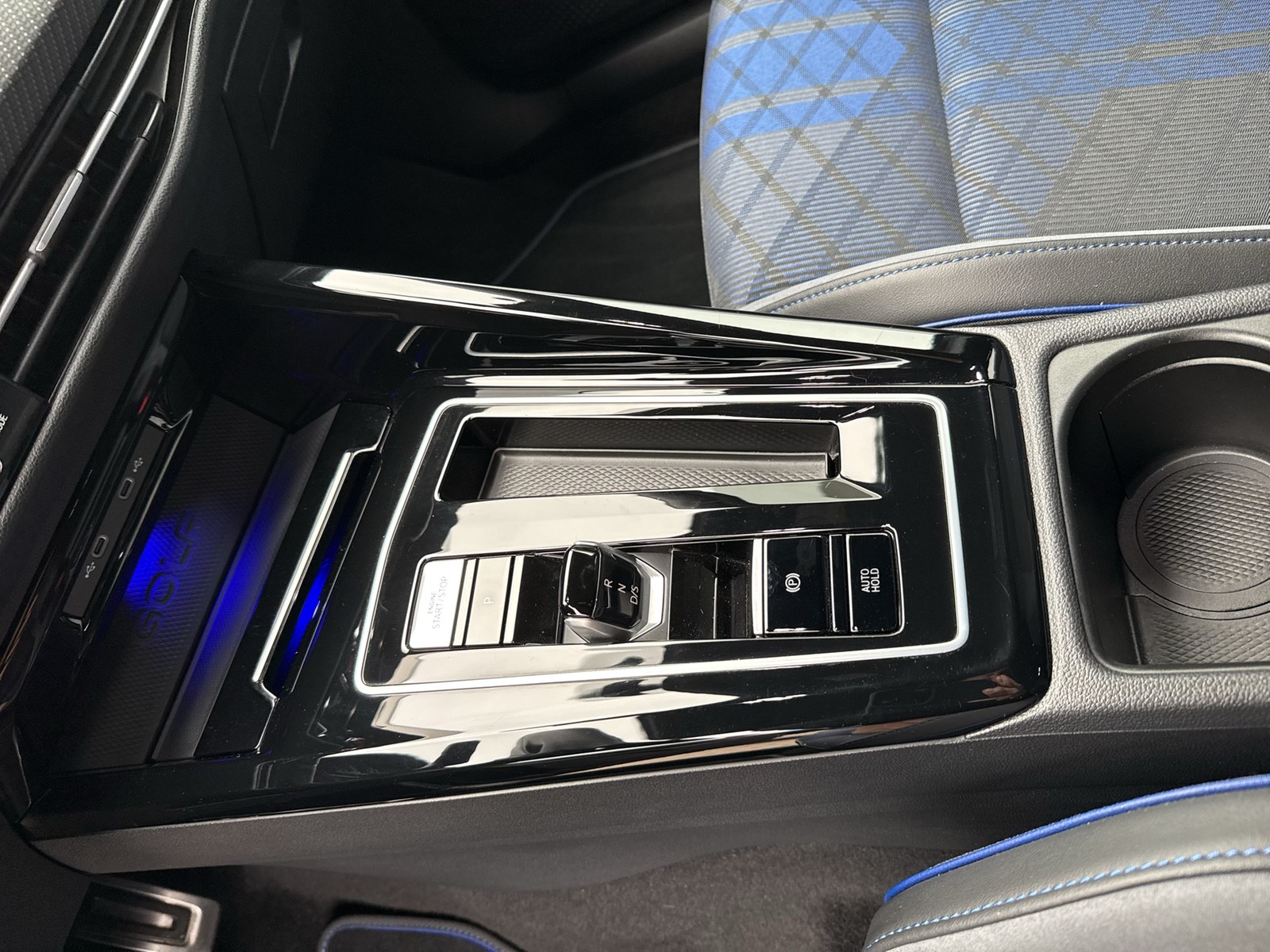 Volkswagen Golf VIII 2.0 R PERFORMANCE 4X4 AKRAPOVIC LM19