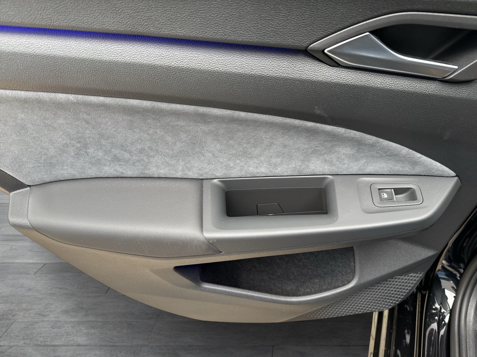 Volkswagen Golf VIII 2.0 R PERFORMANCE 4X4 AKRAPOVIC LM19