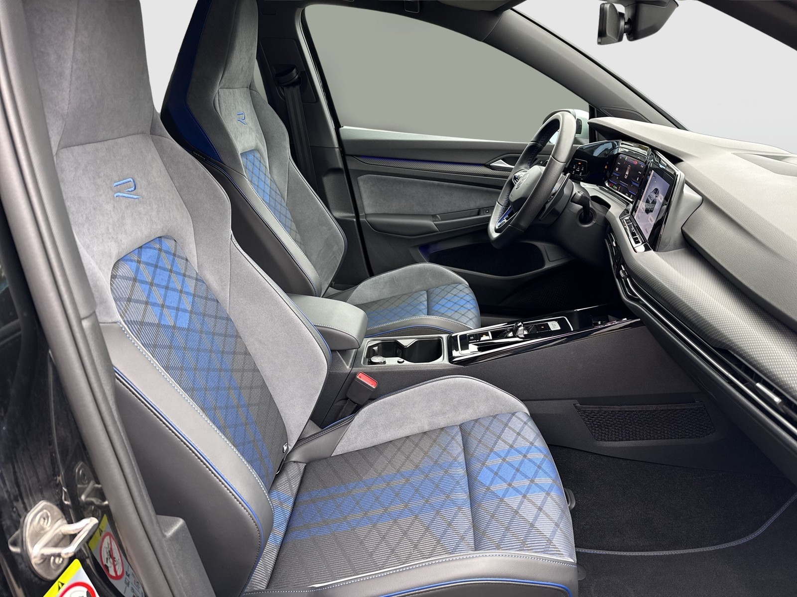 Volkswagen Golf VIII 2.0 R PERFORMANCE 4X4 AKRAPOVIC LM19