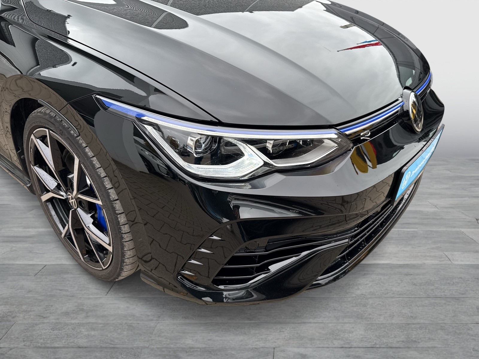 Volkswagen Golf VIII 2.0 R PERFORMANCE 4X4 AKRAPOVIC LM19