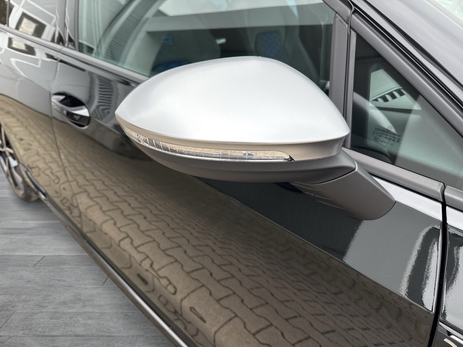 Volkswagen Golf VIII 2.0 R PERFORMANCE 4X4 AKRAPOVIC LM19