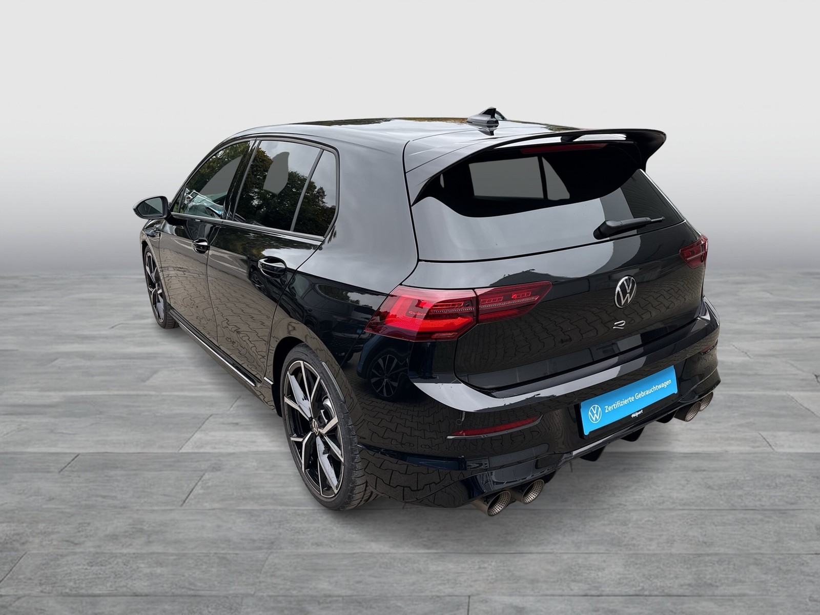 Volkswagen Golf VIII 2.0 R PERFORMANCE 4X4 AKRAPOVIC LM19