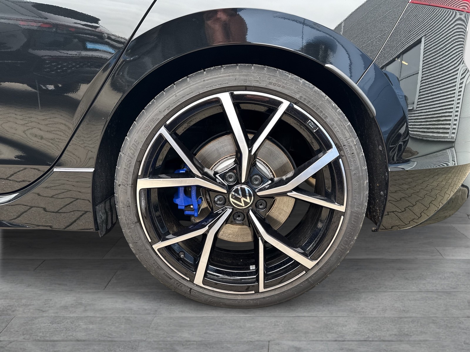 Volkswagen Golf VIII 2.0 R PERFORMANCE 4X4 AKRAPOVIC LM19