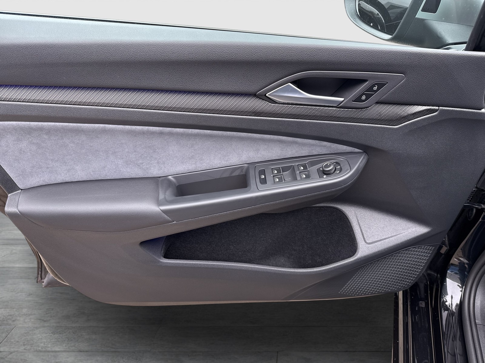 Volkswagen Golf VIII 2.0 R PERFORMANCE 4X4 AKRAPOVIC LM19