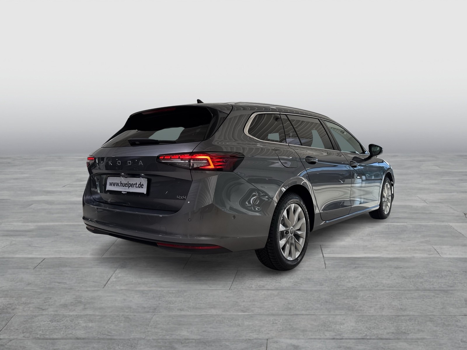 Skoda Superb Combi 2.0TDI DSG 4x4 Selection AHK HuD PANO NAV ACC 360 GRAD