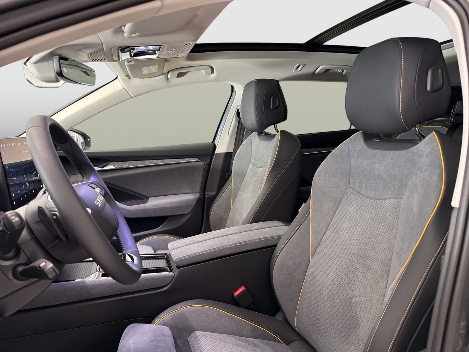 Skoda Superb Combi 2.0TDI DSG 4x4 Selection AHK HuD PANO NAV ACC 360 GRAD