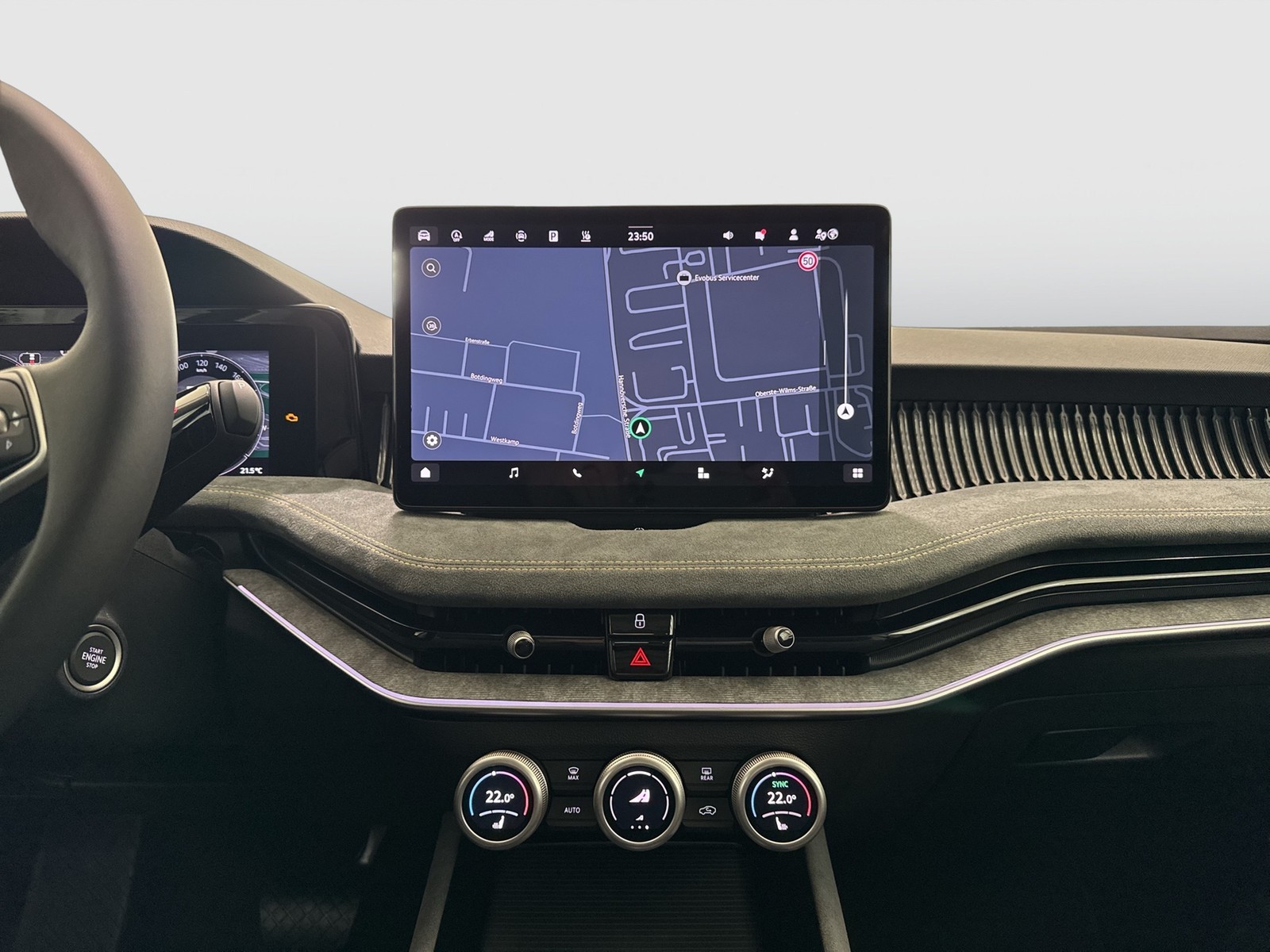 Skoda Superb Combi 2.0TDI DSG 4x4 Selection AHK HuD PANO NAV ACC 360 GRAD