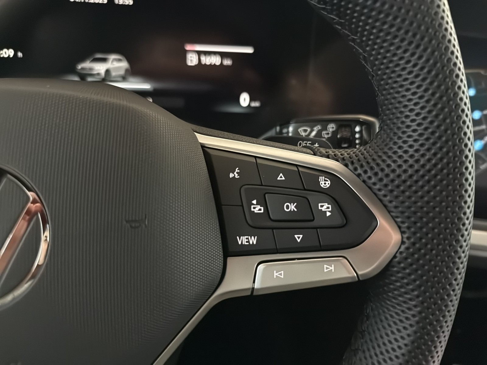 Volkswagen Touareg V6 3.0 TDI 4MOTION R-LINE ALLRADLENKUNG PANO AHK LM22