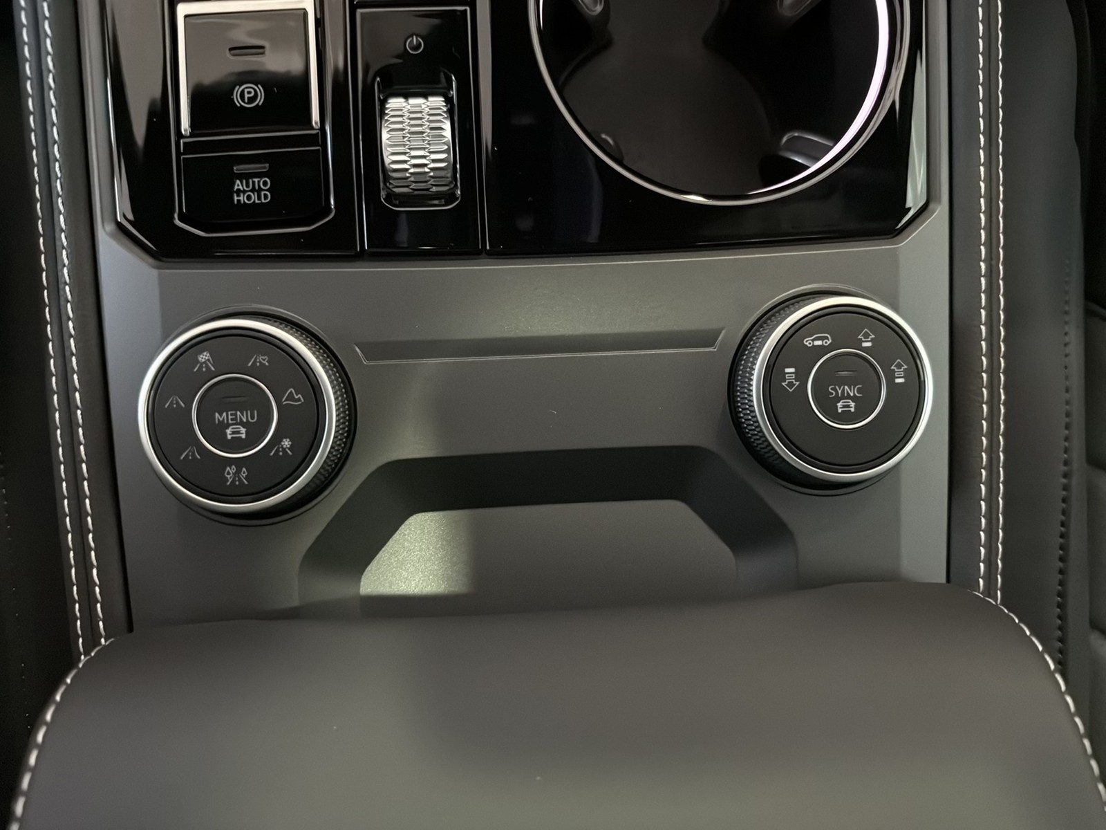 Volkswagen Touareg V6 3.0 TDI 4MOTION R-LINE ALLRADLENKUNG PANO AHK LM22