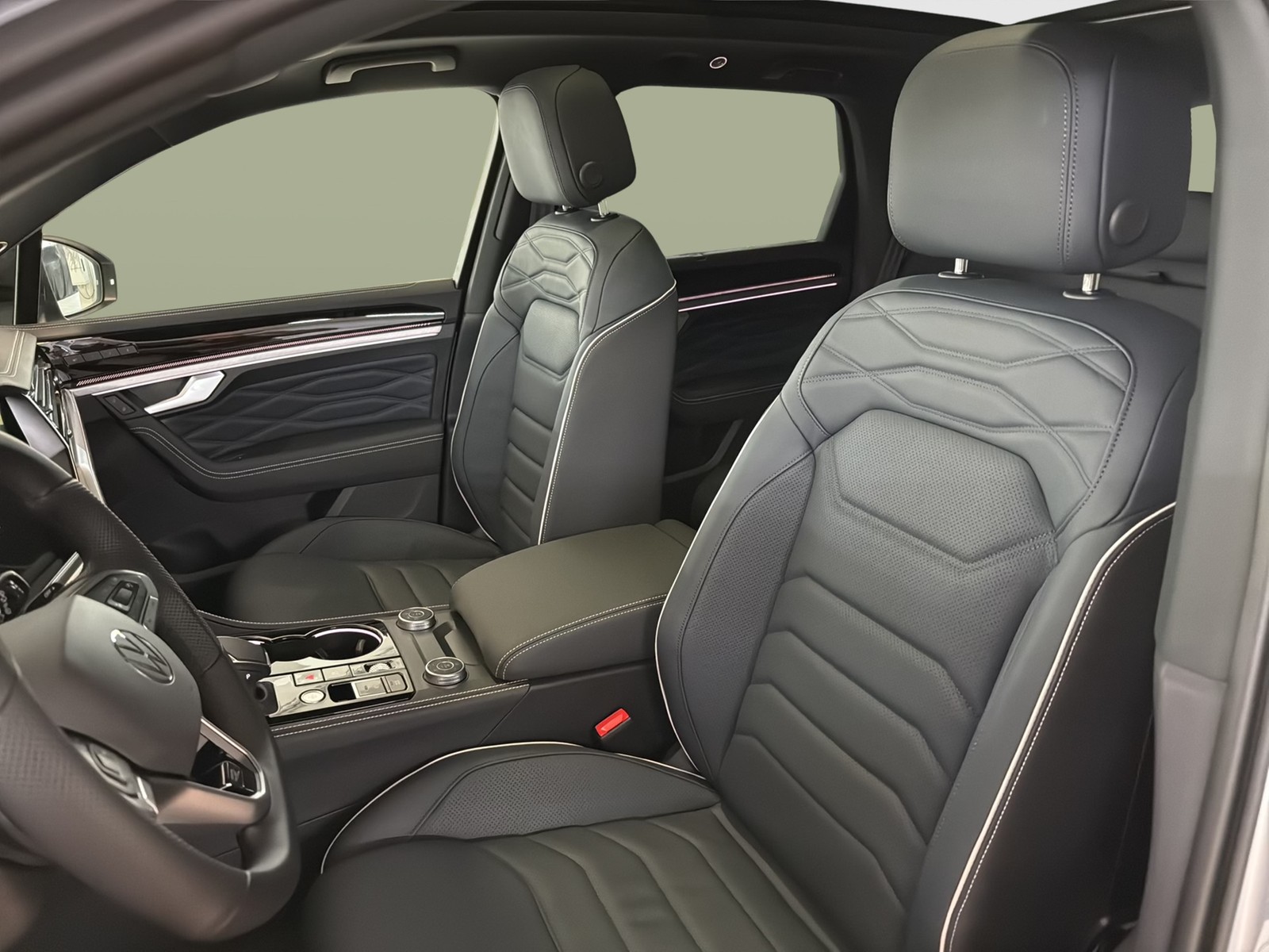 Volkswagen Touareg V6 3.0 TDI 4MOTION R-LINE ALLRADLENKUNG PANO AHK LM22