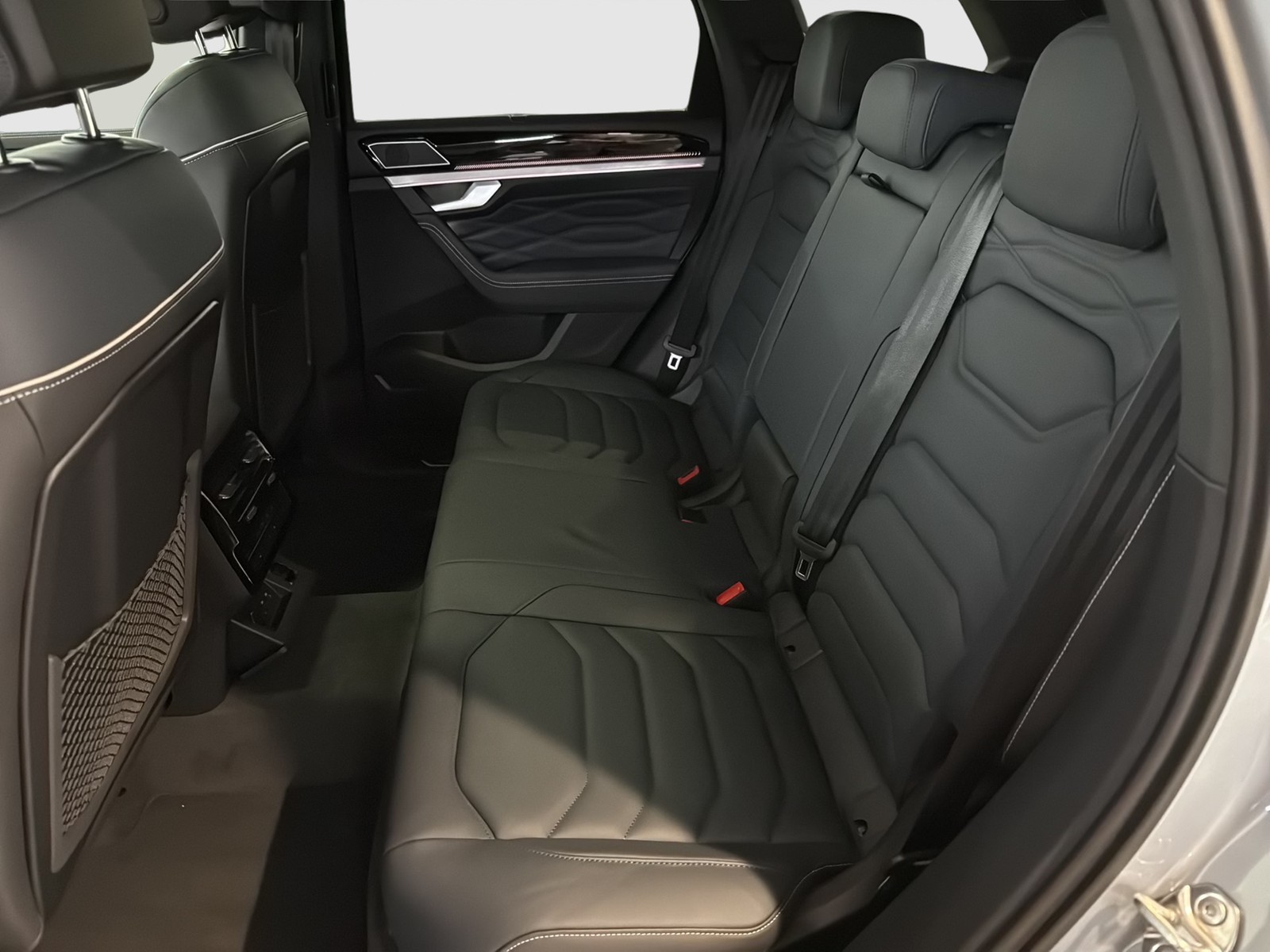 Volkswagen Touareg V6 3.0 TDI 4MOTION R-LINE ALLRADLENKUNG PANO AHK LM22