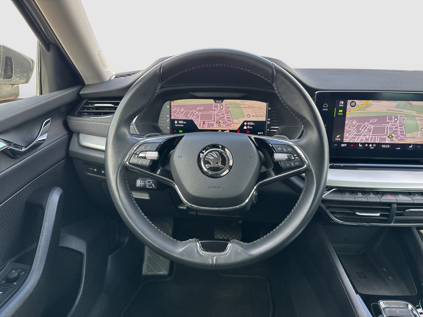 Skoda Octavia Combi 2.0 STYLE NAVI KAMERA AHK LED