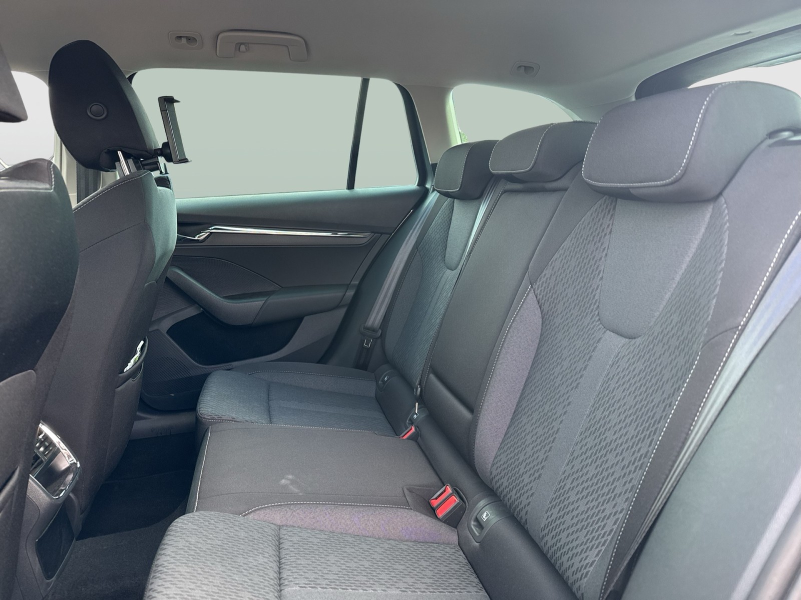 Skoda Octavia Combi 2.0 STYLE NAVI KAMERA AHK LED