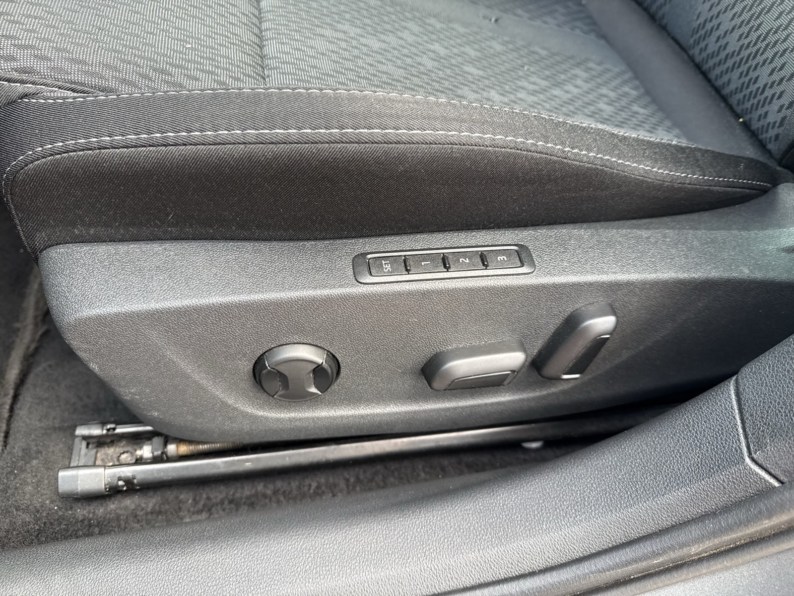 Skoda Octavia Combi 2.0 STYLE NAVI KAMERA AHK LED