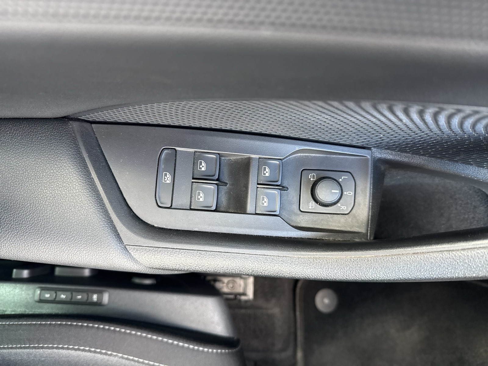 Skoda Octavia Combi 2.0 STYLE NAVI KAMERA AHK LED