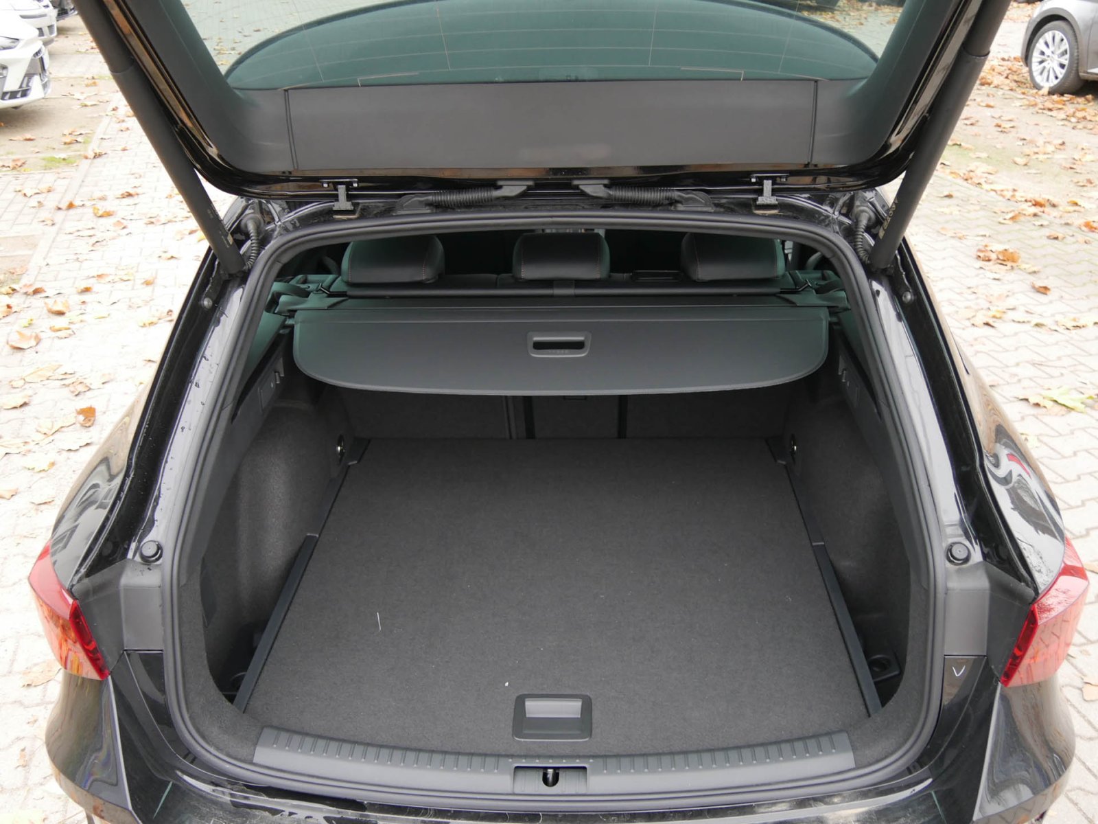 Cupra Leon ST 1.5 DSG eKLAPPE MATRIXLED NAVI CAM LM18