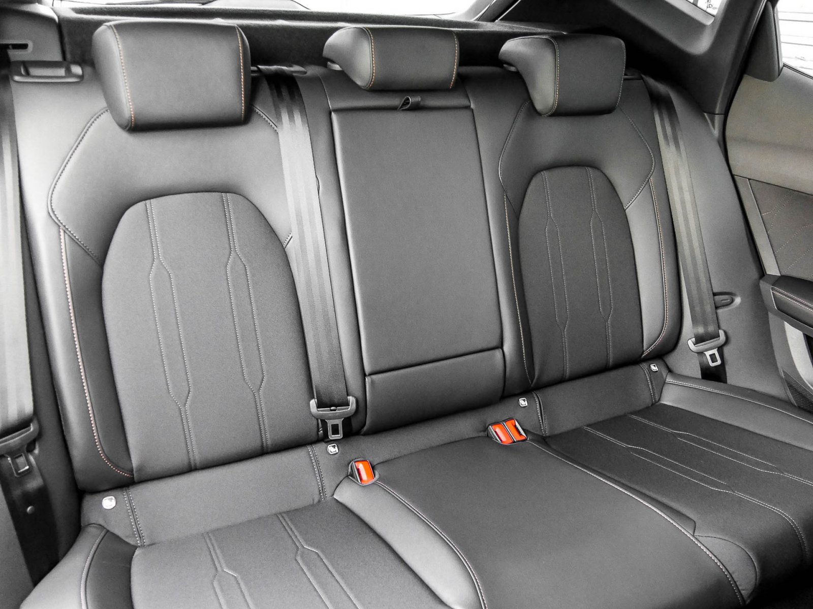 Cupra Formentor 1.5 DSG AHK 360°CAM ACC LM18 E-KLAPPE