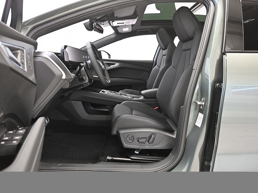 Audi Q4 e-tron quattro performance AHK PANO TECH PLUS