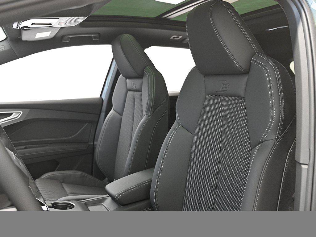 Audi Q4 e-tron quattro performance AHK PANO TECH PLUS
