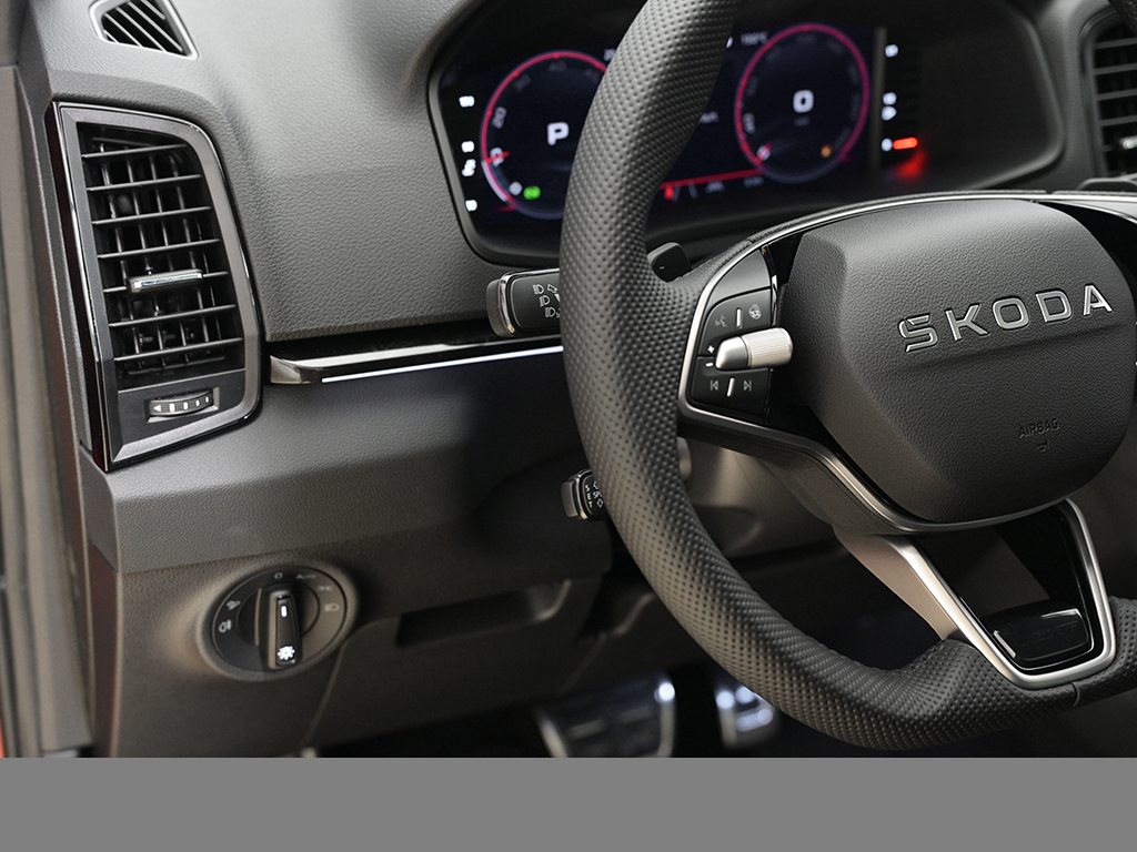 Skoda Karoq 2.0 SPORTLINE DSG 4x4 AHK PANO STANDHZG