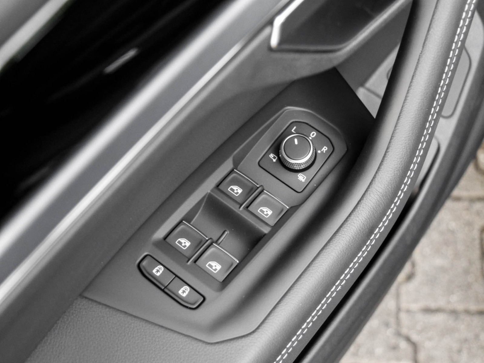Volkswagen Touareg V6 R-LINE NEUES MODELL AHK CAM ACC LM19