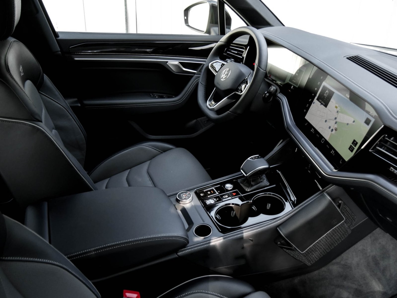 Volkswagen Touareg V6 R-LINE NEUES MODELL AHK CAM ACC LM19