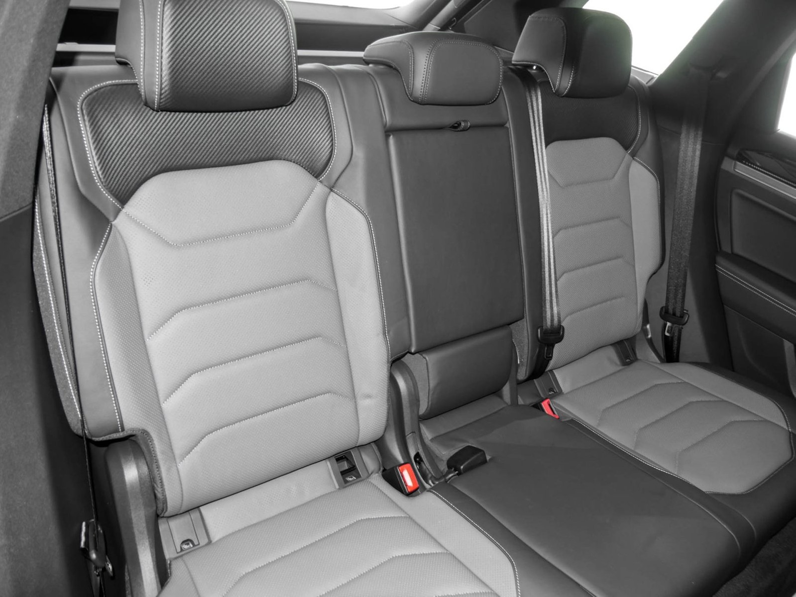 Volkswagen Touareg V6 R-LINE NEUES MODELL AHK CAM ACC LM19