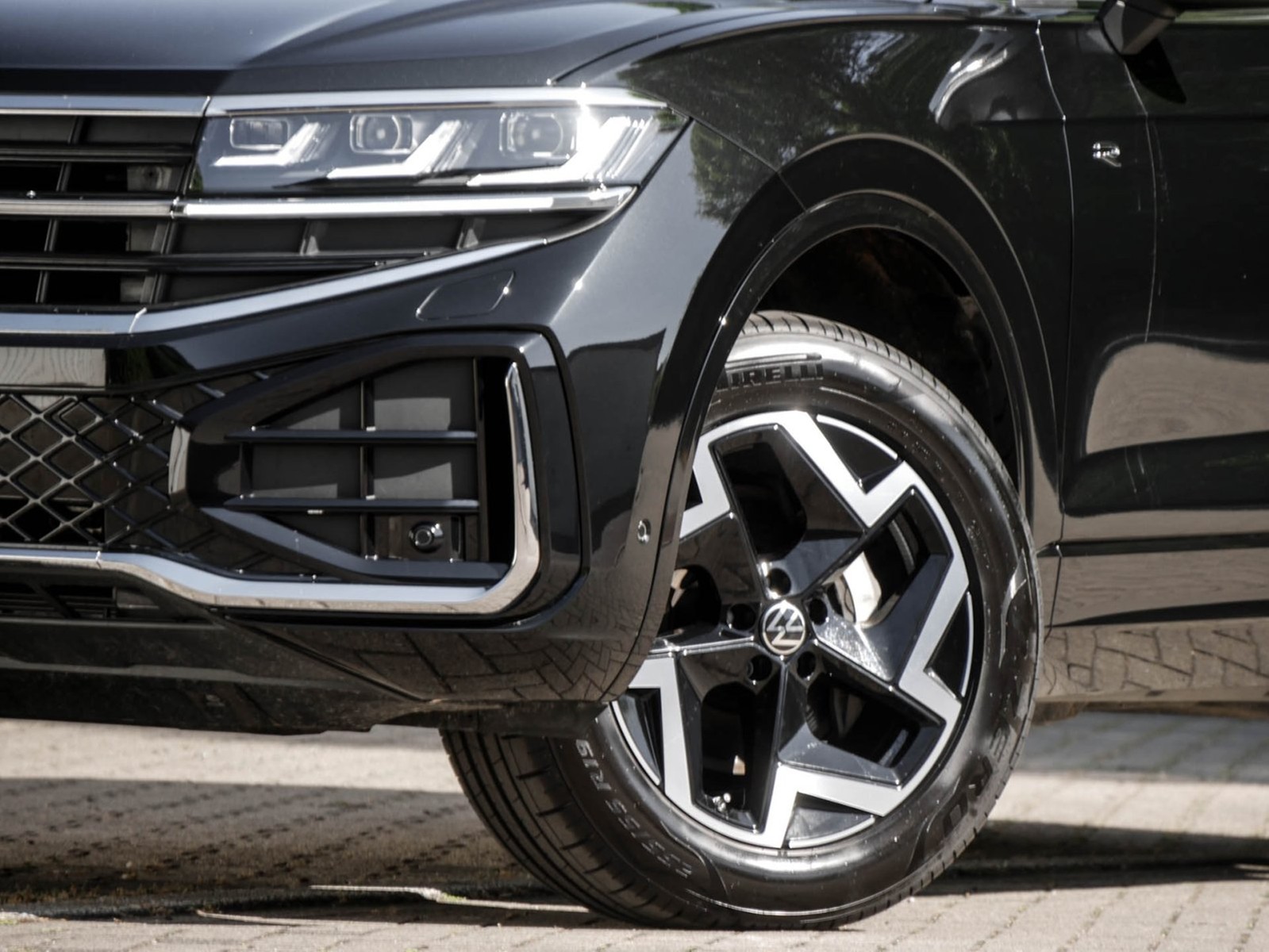 Volkswagen Touareg V6 R-LINE NEUES MODELL AHK CAM ACC LM19