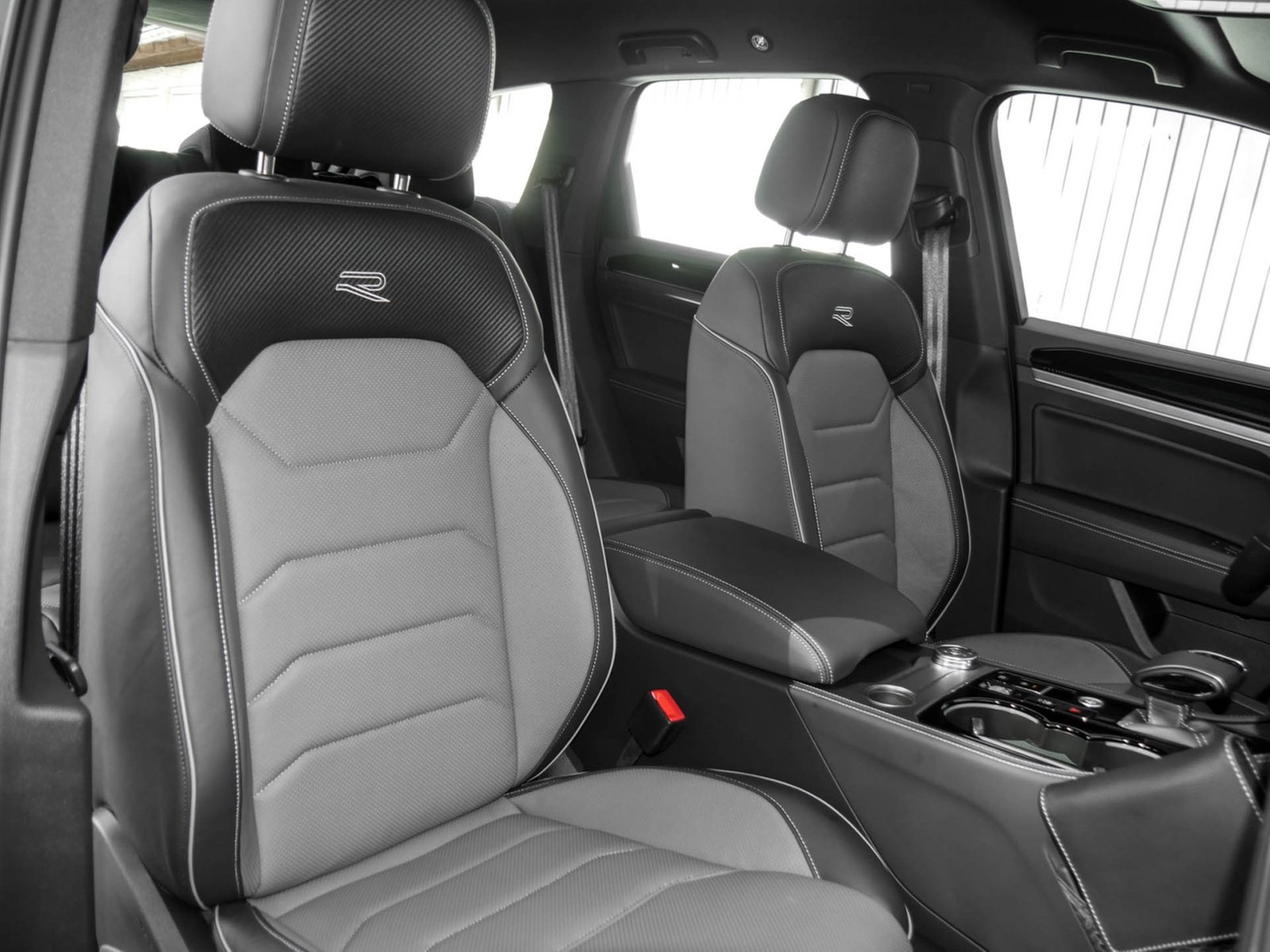 Volkswagen Touareg V6 R-LINE NEUES MODELL AHK CAM ACC LM19